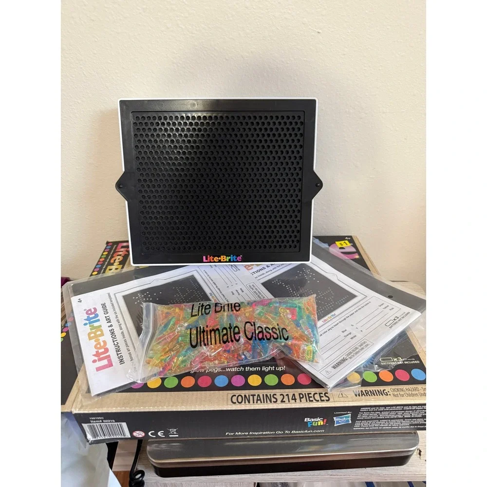 Lite-Brite Ultimate Classic 02216 Set‎ Box Extra Pegs Art Guides